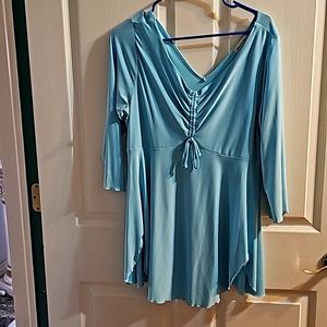 Monroe & Main Sz XL Long  light turquoise varied bottom V neck Womens top